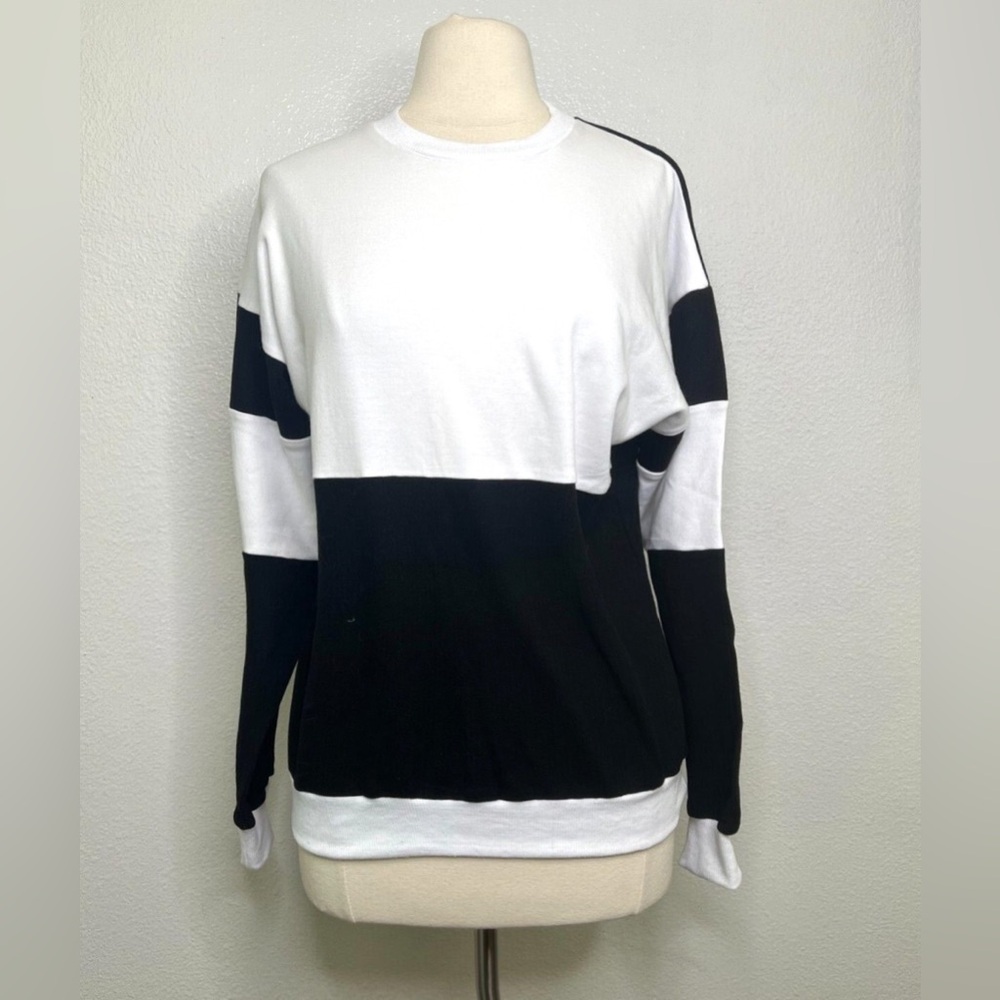 Emma and Sam Crewneck Sweater black and white color block sweatshirt S
